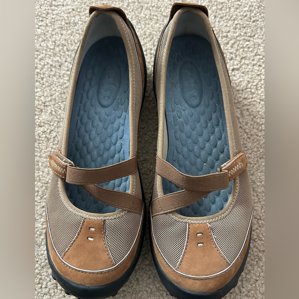 Women's Pr!vo Shoes, size 7.5 M